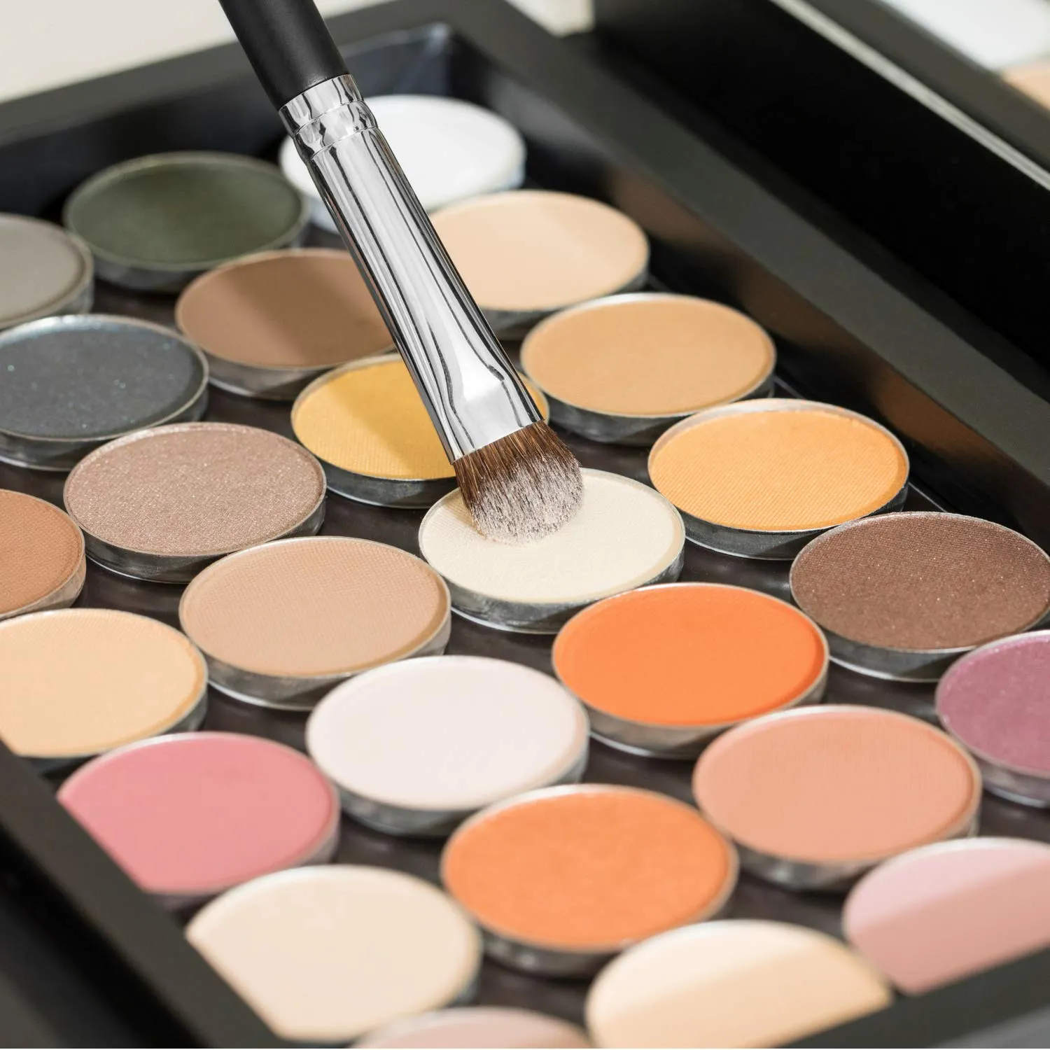 Professional Shader Eyeshadow Brush - Beauty Junkees pro All Over Short Flat Shader Eye Makeup Brush with Dense Rounded Natural Hair Bristles to Pack Eye Shadow Powder on Eyelid; Premium Quality