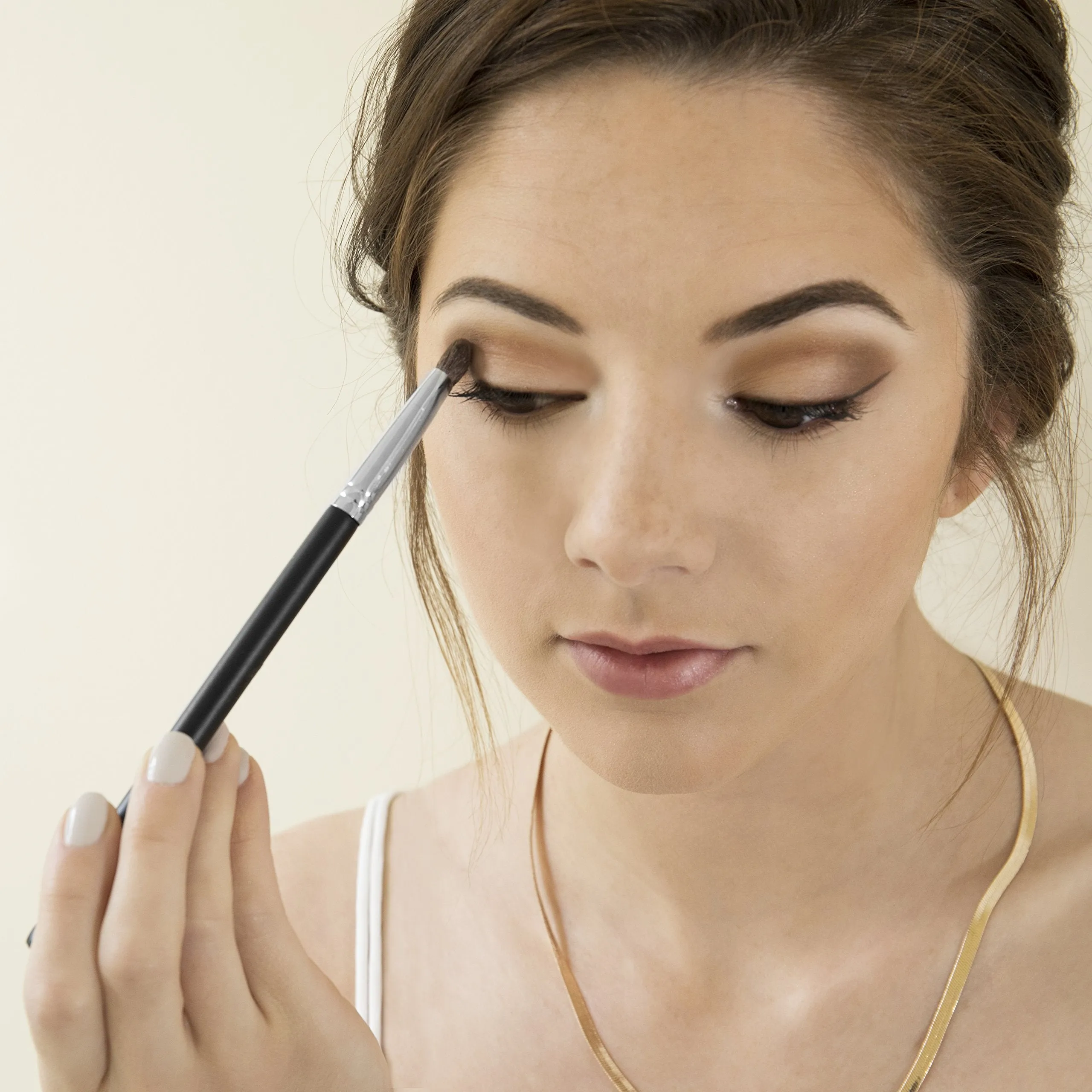 Professional Shader Eyeshadow Brush - Beauty Junkees pro All Over Short Flat Shader Eye Makeup Brush with Dense Rounded Natural Hair Bristles to Pack Eye Shadow Powder on Eyelid; Premium Quality